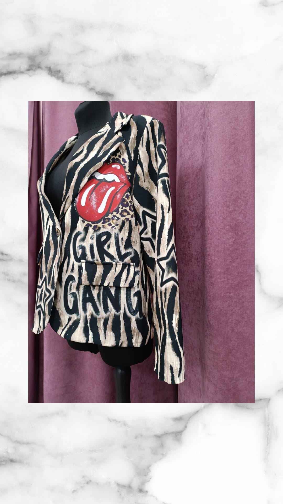 Chaqueta americana animal con diseño de cebra y logo de Rolling Stones