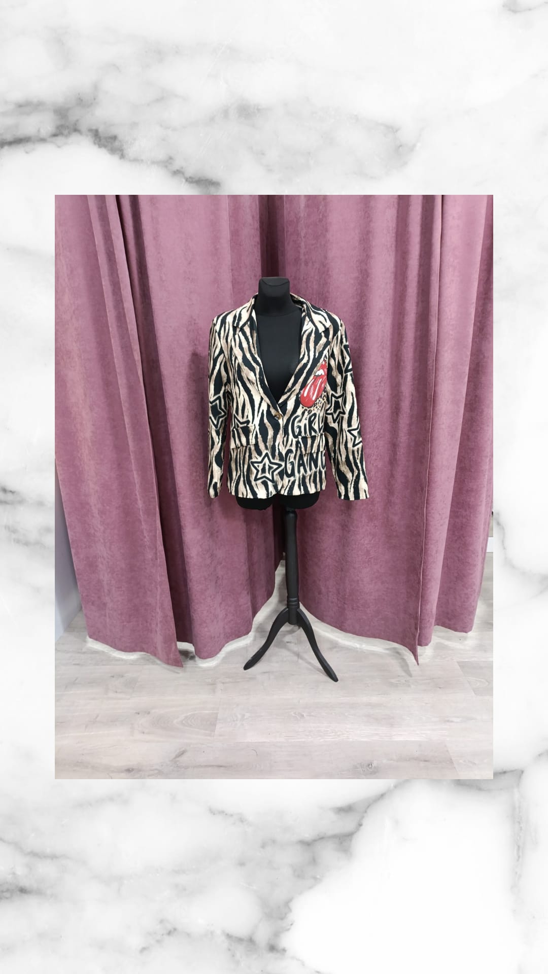 Chaqueta americana animal Zebra-print en maniquí negro Americana CANADÁ cebra