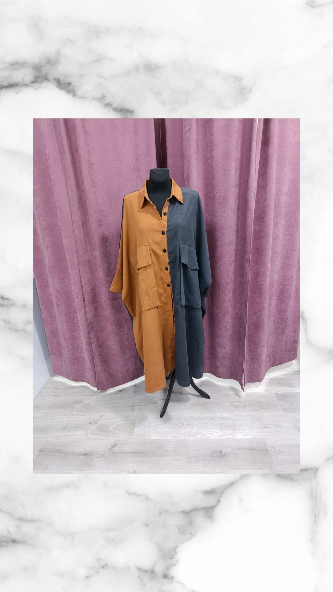 Vestido BRUJAS dúo de colores en maniquí con diseño dividido naranja-amarillo y azul-gris