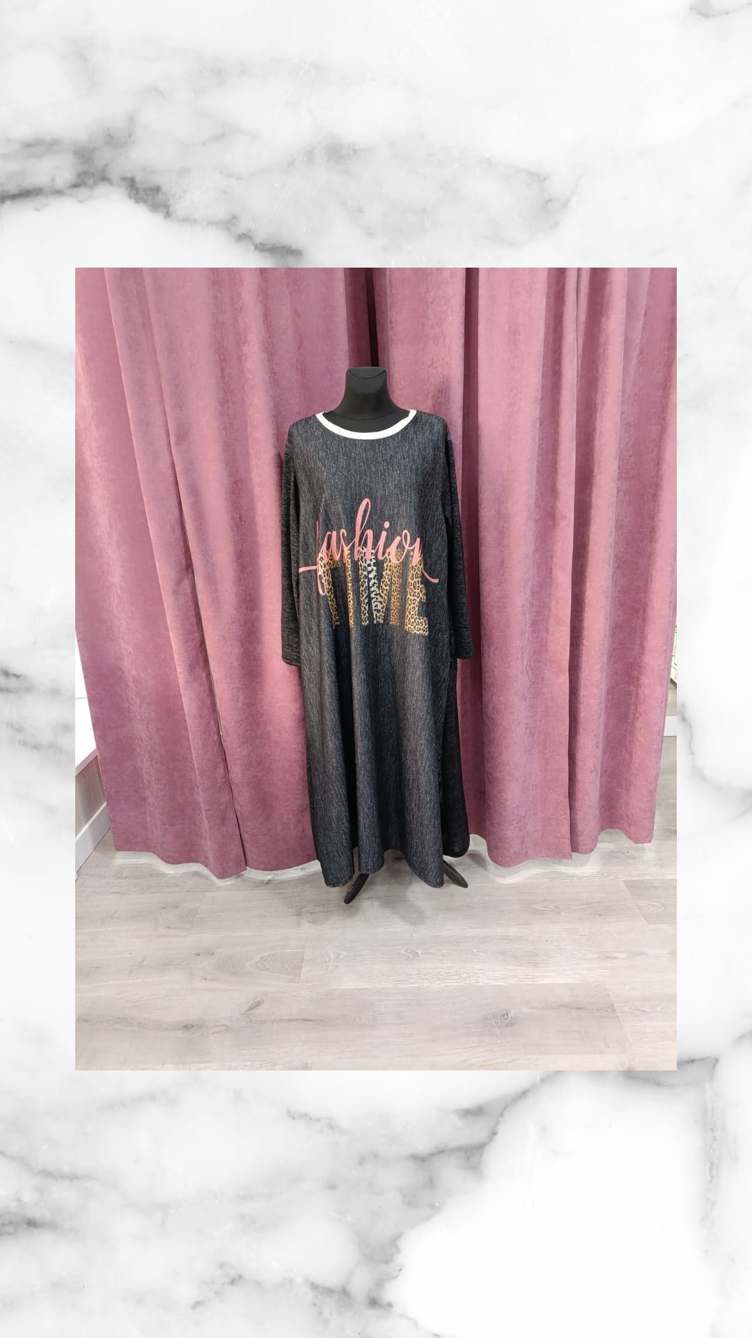 Vestido Conil fashion gris oscuro con print de ciudad y efecto lana en el pecho
